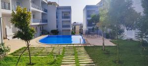 Magnifique Appartement de standing à Tanger avec Vue sur Mer et Accès Piscine