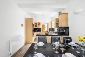 5 Bedroom Large Home for Contractors, Families and Groups