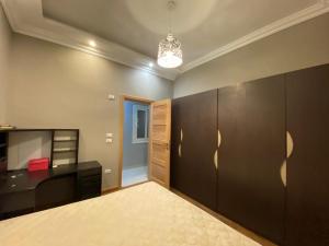 Beverly hills compound - Sheikh Zayed