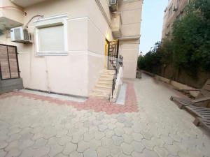 Beverly hills compound - Sheikh Zayed