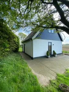 Guesthouse The White House - gehele huisje - Zuid-Beijerland