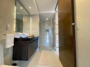 Luxurious stay at modern apartment (Equipetrol)