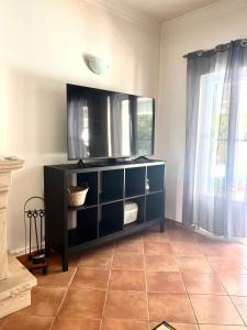 Holiday villa with pool near the ocean, fast internet, Aljezur