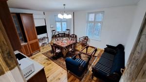 Three-Bedroom Apartment room in Modern & Old