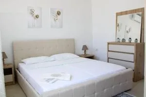 Penthouse 1-Bedroom Open Layout - Starovë