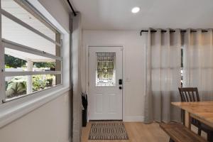 Lakefront private oasis in Tampa Bay