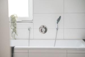 ES02 schönes Apartment für Teams - 2 Schlafzimmer, 4 Einzelbetten, Nähe Messe