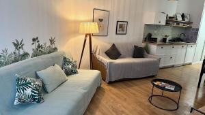 Studio pied dans leau - WIFI- Piscine