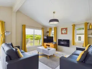 7 Medina Rise Family fun for all - Shalfleet