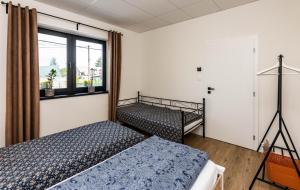 Private Sunny Apt With Free Parking 24-7 self check-in