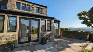 Lane End Cottage Holmfirth - Panoramic Views, Modernised with offroad parking - 丹比戴尔
