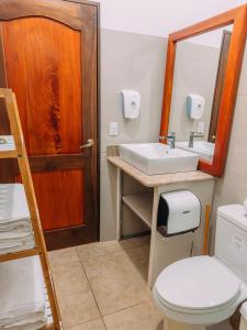 Tinajas Arenal Lakefront Lodge