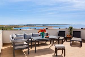 Terra Maiorum -12 person private Villa - heated pool and water massage