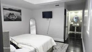 luxe studio with a great location lawrenceville - Dacula