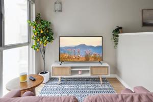 Comfy studio near SM Promenade! Free parking!