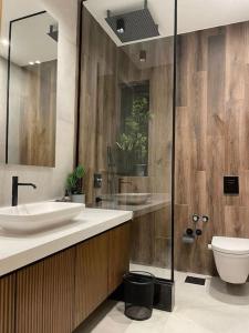 Amazing 2bed Apartment In Lake View Residence