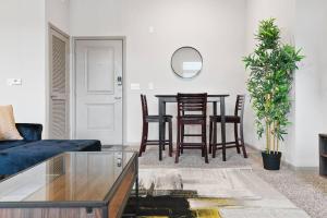 Spacious LUX 2BR 2B Unit in Austin with Pool!