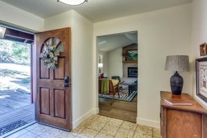 Pet-Friendly Escape with Game Room and Fire Pit!