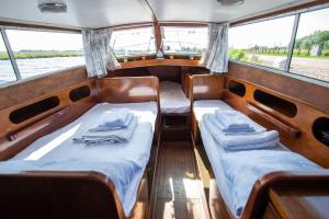 Bruzer boat 4-6p boco living Rotterdam Marina