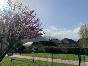 Appartements La Suite Unique - Le jardin sur les Pyrenees- vue panoramique montagne -jardin cloture prive de 100m2-Parking-Linge de lit et serviettes compris- : photos des chambres