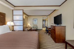 Best Western Premier Denham Inn & Suites