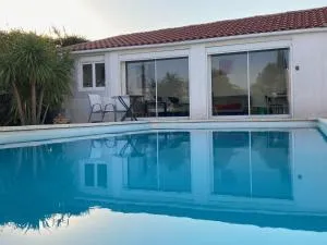 Location vacances T1 indépendant avec piscine privée - Saint-Mitre-les-Remparts