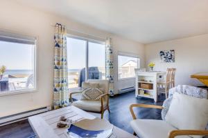 Ocean Front Duplex with Views! Dog Friendly -Surfside Cottage North