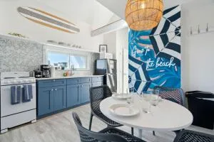 Ocean Views Newly Renovated Private Balcony - Hampton Falls