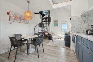 Ocean Views Newly Renovated Private Balcony