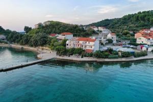 Apartments by the sea Kampor, Rab - 15310 