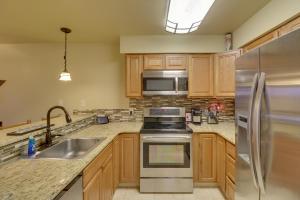 Bigfork Condo with Hot Tub Access, By Lake!