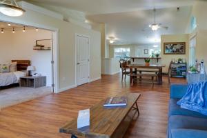 Beautiful Pet-Friendly Washougal Home with Fire Pit!