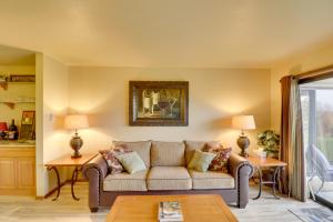 Bigfork Condo with Hot Tub Access, By Lake!