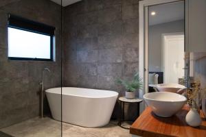 Away - 4 bedroom 2 bathroom family home