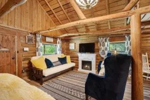 Spring Hill Farm - The Velvet Rooster - Ozark