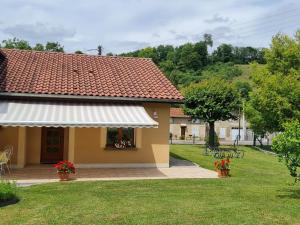 Maisons de vacances Gite charmant a Naives-Rosieres : 4 pers., grand terrain fleuri, proche Bar-le-Duc - FR-1-585-51 : photos des chambres
