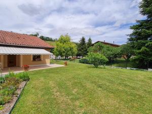 Maisons de vacances Gite charmant a Naives-Rosieres : 4 pers., grand terrain fleuri, proche Bar-le-Duc - FR-1-585-51 : photos des chambres