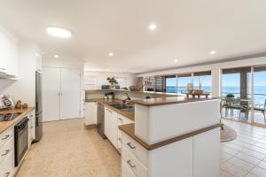 Convent Cove - Penthouse with views over Convent - Holiday Yamba