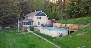 Creekside Farmstead Hot Tub with Brand New Pool and BBQ