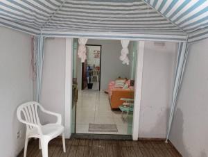 Próximo praia e aeroporto