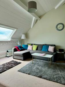 Romantic Chapel Retreat in Snowdonia - Sea Views & Serenity