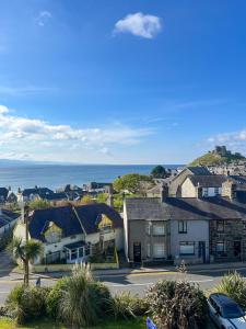 Romantic Chapel Retreat in Snowdonia - Sea Views & Serenity