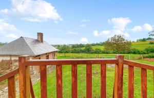 Maisons de vacances 2 Bedroom Nice Home In Le Thil-Riberpre : photos des chambres