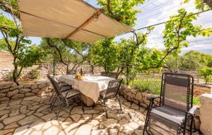 3 Bedroom Lovely Home In Novalja