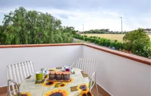 Nice Apartment In Isola Di Capo Rizzuto - Ботрічелло