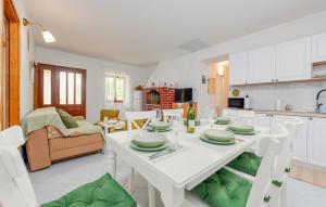 3 Bedroom Lovely Home In Novalja