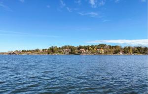 4 Bedroom Gorgeous Home In Vikbolandet