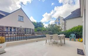 Gorgeous Apartment In Saint-Lunaire