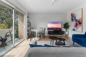 Newly Renovated South Yarra 2BR Apt with parking - South Yarra