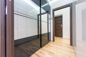Superior One-Bedroom Apartment - 21/21a Rynek Starego Miasta Street room in P&O Apartments Old Town